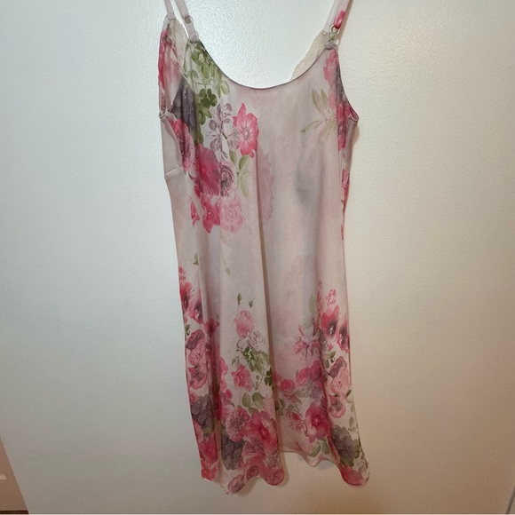 Soft Floral & Lace Slip - Picture 2 of 3